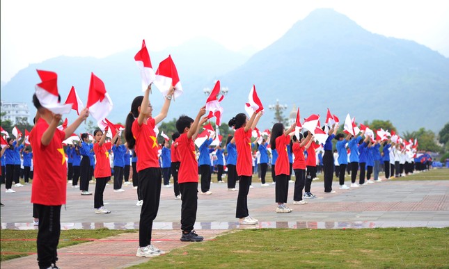 Hơn 2.500 đoàn viên, thanh thiếu nhi đồng diễn 'Khát vọng tuổi trẻ Lai Châu' ảnh 7