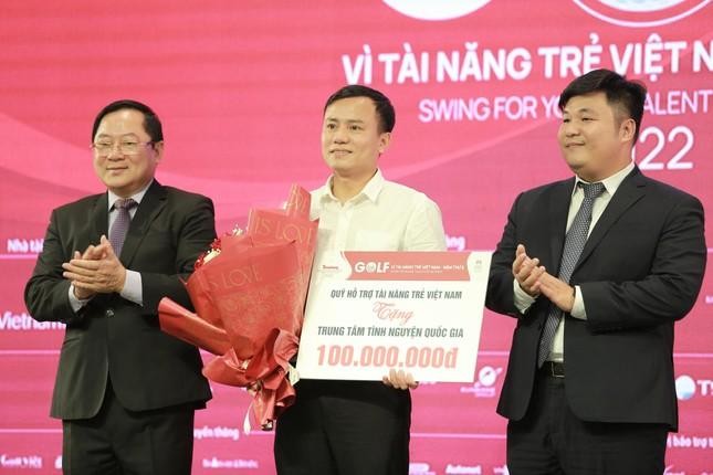 Tiền Phong Golf Championship năm 2022 tặng thưởng 'những trái tim Hồng' ảnh 1