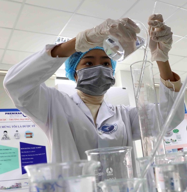 Nữ sinh viên đúng chuẩn “con nhà người ta” mê công tác Đoàn - Hội ảnh 2
