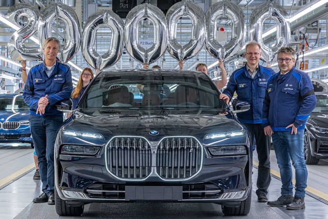 BMW 7 series chạm mốc 2 triệu xe xuất xưởng ảnh 1