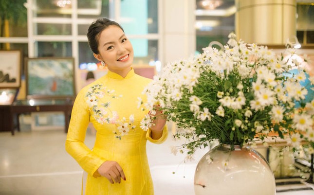 Cuộc sống của Ngọc Anh sau khi sinh con thứ 2 cho người tình kém tuổi ảnh 1