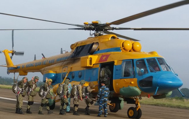 Lực lượng chống khủng bố nhảy dù đổ bộ đường không ảnh 7