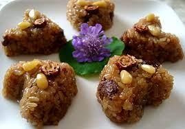 Nguyên liệu nào không được dùng trong món Yaksik của Hàn Quốc?