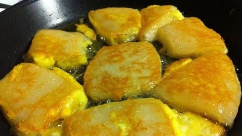 Bánh gạo ngọt là món ăn truyền thống trong dịp Tết Âm lịch của nước nào?