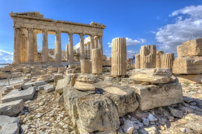 Đền Parthenon ở Athens được thiết kế bởi ai?
