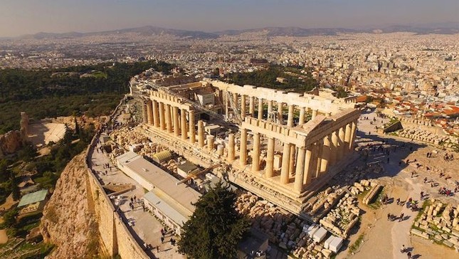 Đền Parthenon được xây dựng dành riêng cho một nữ thần Hy Lạp, điều này đúng hay sai?