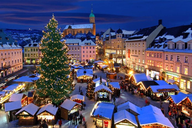Vào dịp Noel, người dân nước nào thường đi thăm mộ người thân?