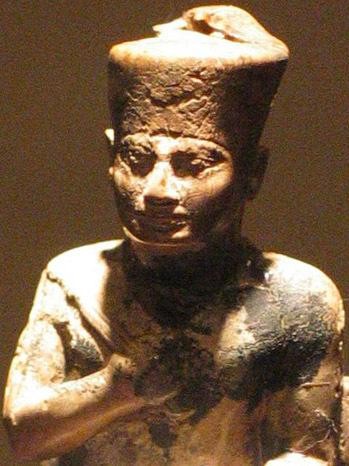 Vị Pharaoh nào được biết đến với công trình kim tự tháp Giza là một trong bảy kỳ quan thế giới cổ đại?