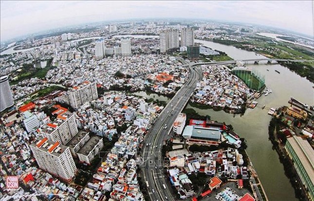 Vùng kinh tế trọng điểm nào rộng nhất ở nước ta?