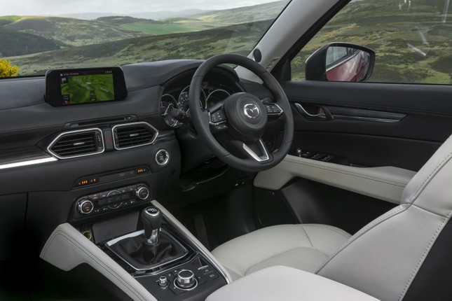 Mazda CX-5 2018 sắp bán tại Anh có gì khác biệt so với Việt Nam? ảnh 2