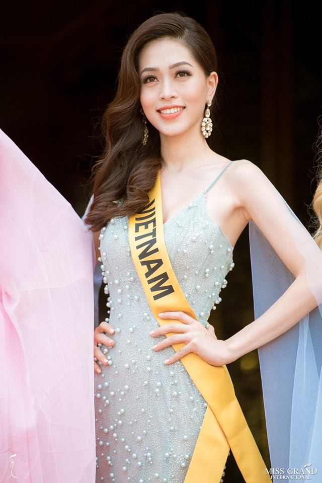 Á hậu Phương Nga tự tin hát 'Hello Vietnam' tại dạ tiệc Miss Grand ảnh 1