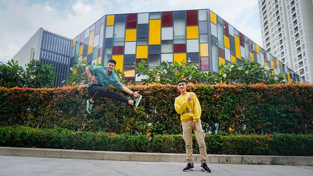Trọng Hiếu bất ngờ hát nhạc dân ca cùng quán quân Idol Kids Hồ Văn Cường ảnh 1