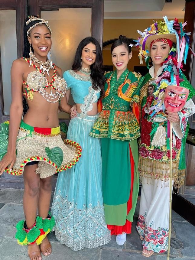 Những trang phục dân tộc độc đáo mà mỹ nhân Việt mang tới đấu trường sắc đẹp quốc tế 2021 ảnh 11