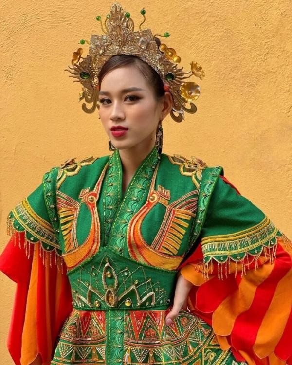 Những trang phục dân tộc độc đáo mà mỹ nhân Việt mang tới đấu trường sắc đẹp quốc tế 2021 ảnh 12