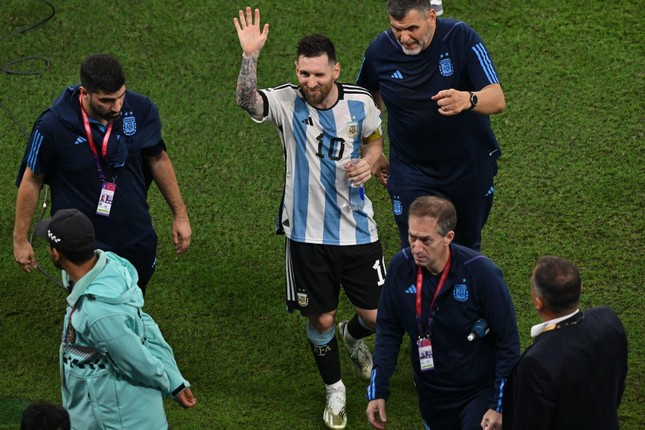 Vì sao Messi không ăn mừng cùng đồng đội sau trận thắng Australia? ảnh 1