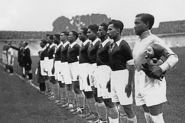 Lịch sử WorlԀ Cuρ: Chuyện ít biết về đội Đông Nam Á duy nhất từng dự ngày hội bóng đá lớn nhất hành tinh năm 1938 ảnh 1