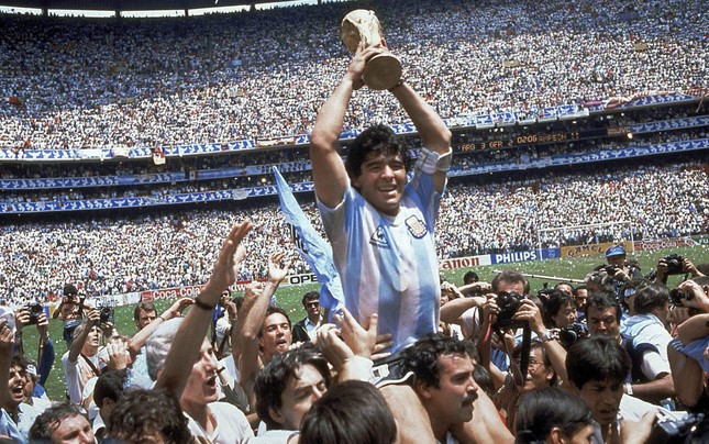 Chuyện kỳ lạ về viên chức trốn việc tới chung kết World Cup, ‘bất tử’ cùng Maradona và mơ cõng Messi ảnh 1