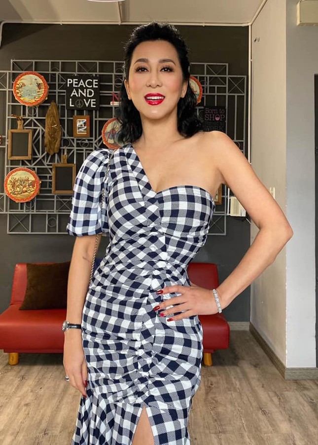 MC Kỳ Duyên: 'Về già, tôi thích có đàn ông trẻ vây quanh' ảnh 4