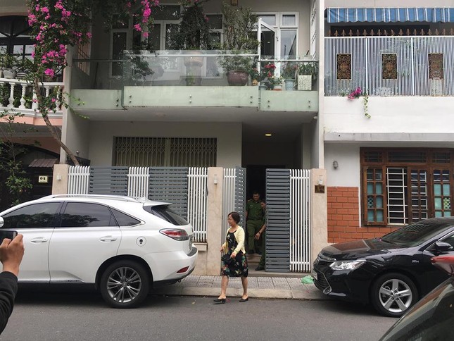 Khám xét nhà riêng 2 cựu Chủ tịch TP Đà Nẵng vừa bị khởi tố ảnh 4