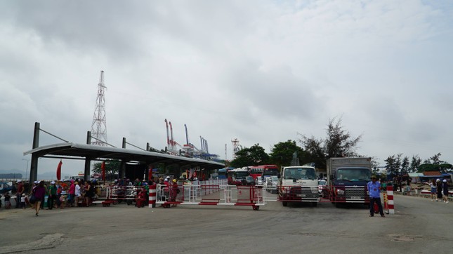 Quay đầu vé bán cho khách, hàng loạt cán bộ bến phà tuyến đảo Cát Bà bị bắt giữ ảnh 1