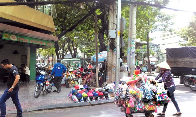 TPHCM: Tái chiếm vỉa hè vì mưu sinh ảnh 5