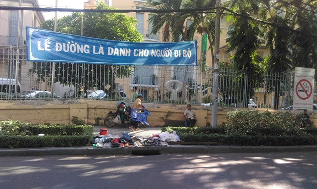 TPHCM: Tái chiếm vỉa hè vì mưu sinh ảnh 2