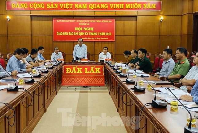 Trưởng phòng đánh tráo thân phận, Phó phòng bị 'tố' chưa tốt nghiệp THPT ảnh 1