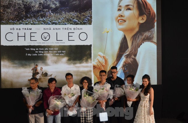 'Nhà anh trên đỉnh cheo leo'-MV quay cảnh đẹp như châu Âu của Võ Hạ Trâm ảnh 5