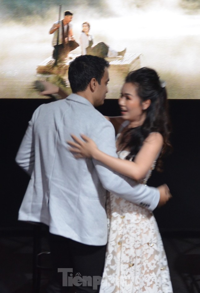 'Nhà anh trên đỉnh cheo leo'-MV quay cảnh đẹp như châu Âu của Võ Hạ Trâm ảnh 3