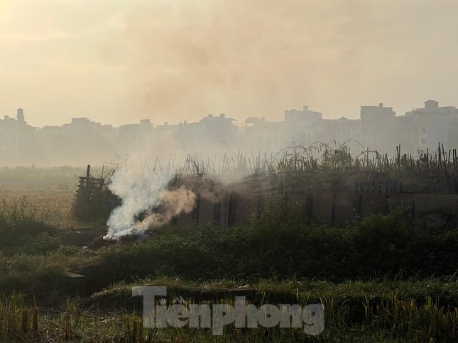 Cận cảnh ‘thủ phạm’ gây ô nhiễm không khí khiến người dân Hà Nội nghẹt thở ảnh 2