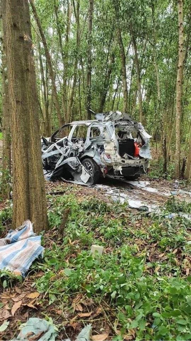 TPHCM: Sau tiếng nổ, ô tô bốc cháy ngùn ngụt trong rừng tràm, một người tử vong ảnh 3