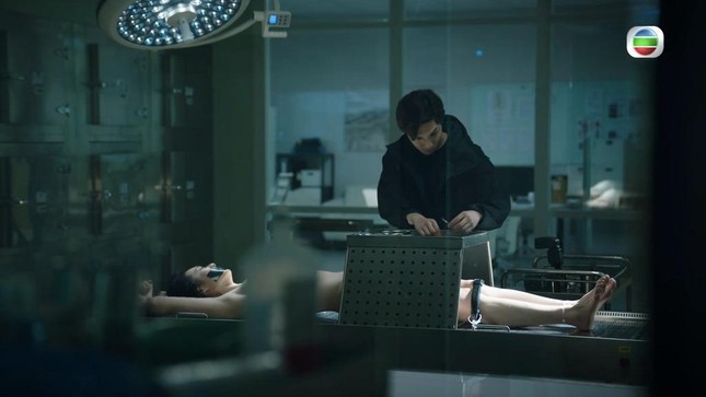 Nữ diễn viên khó chịu với cảnh quay người kiệm vải nằm trên bàn mổ - Ảnh 3.