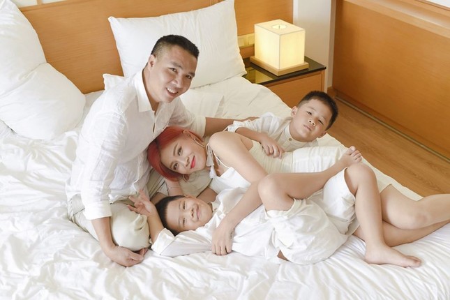 MC Hoàng Linh công khai 'dằn mặt' bạn gái cũ thường nhắn tin cho chồng ảnh 2