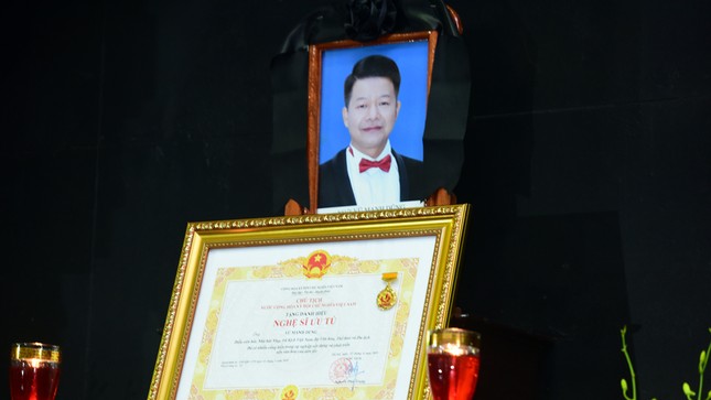 Đám tang đẫm nước mắt tiễn biệt NSƯT Vũ Mạnh Dũng ảnh 21