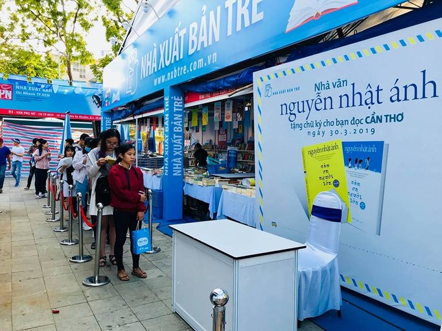 Ai là nhà văn 'giàu' nhất và bí ẩn nhất Việt Nam? ảnh 1