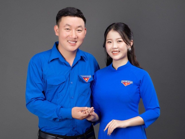 Cặp đôi mặc trang phục tự may đặc biệt trong ngày cưới ảnh 5