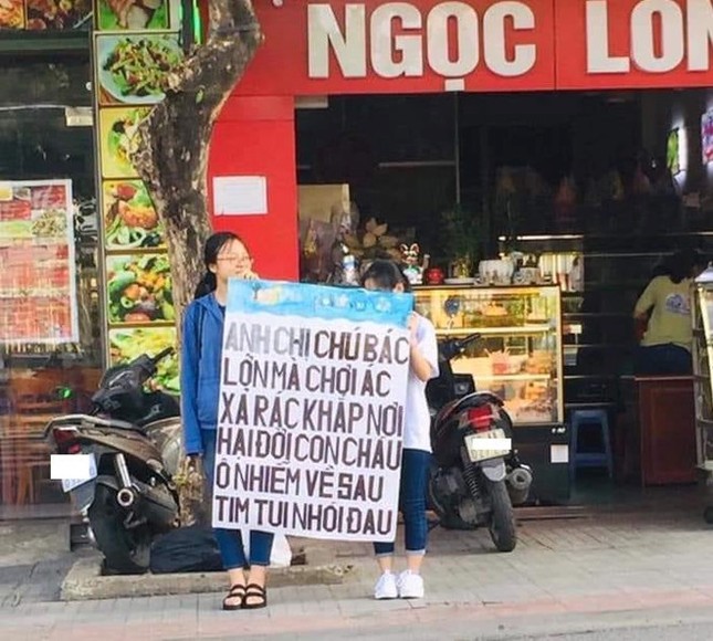 'Anh chị chú bác, xả rác khắp nơi, ô nhiễm về sau, tim tui nhói đau' ảnh 1