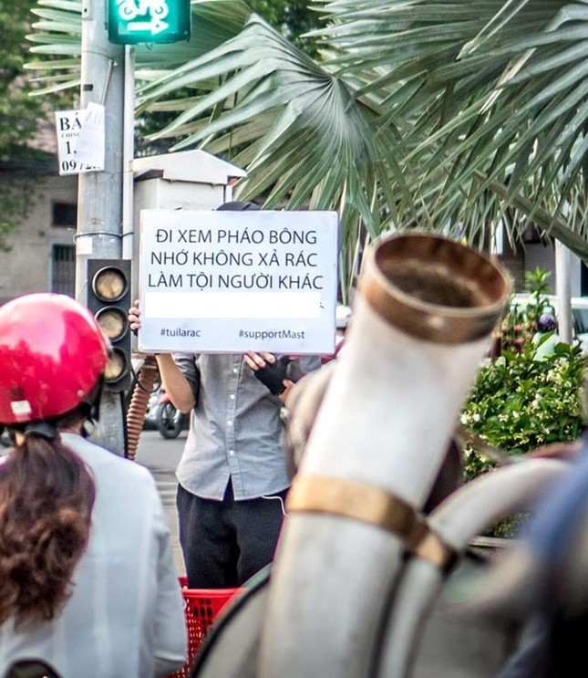 'Anh chị chú bác, xả rác khắp nơi, ô nhiễm về sau, tim tui nhói đau' ảnh 2