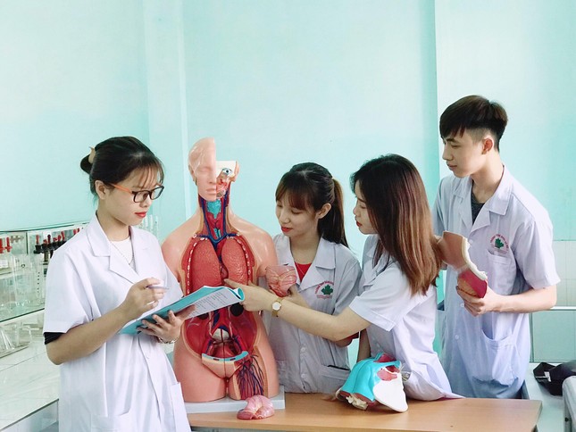 Cao đẳng Y Dược Tuệ Tĩnh: Đột phá với mô hình đào tạo, việc làm ảnh 2