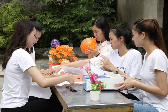 Người phụ nữ “quái thai” truyền cảm hứng sống cho thí sinh Miss World Việt Nam ảnh 2