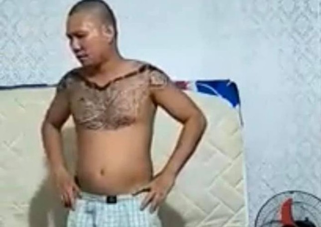 Công an làm việc với gã chồng đánh vợ dã man rồi quay clip tung lên mạng ảnh 1