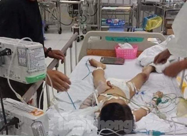 Điều tra làm rõ vụ bé trai tử vong sau mổ tháo đinh nẹp tay ảnh 1