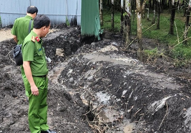 Doanh nghiệp ở Trà Vinh chôn rác thải nguy hại trái phép tại Bình Dương ảnh 2