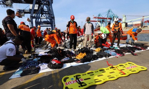 Công tác cứu hộ máy bay tại Indonesia bước sang ngày thứ hai ảnh 7