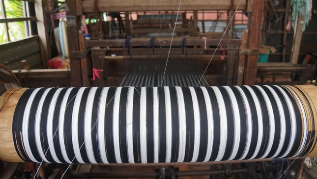 Bên trong làng nghề dệt khăn rằn trăm tuổi ở xứ cù lao ảnh 13