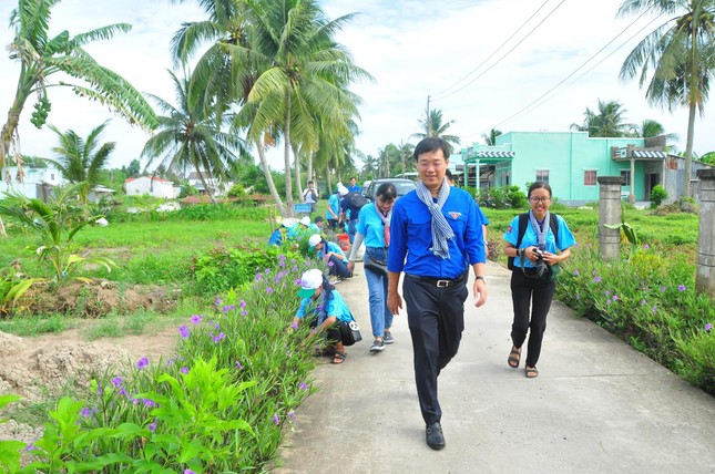 Bí thư thứ nhất Trung ương Đoàn thăm sinh viên tình nguyện Bạc Liêu và Đồng Tháp ảnh 6