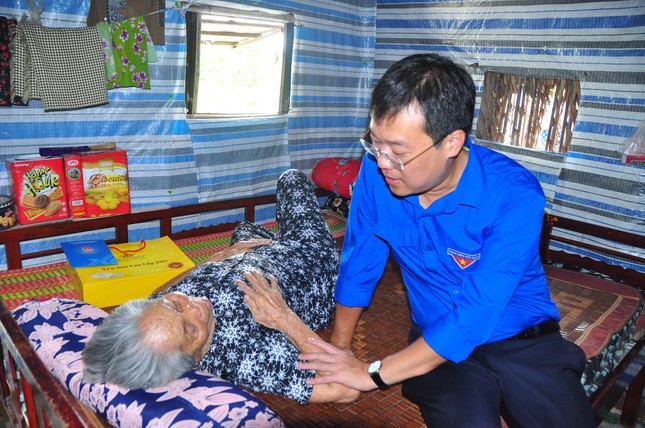 Bí thư thứ nhất Trung ương Đoàn thăm sinh viên tình nguyện Bạc Liêu và Đồng Tháp ảnh 4