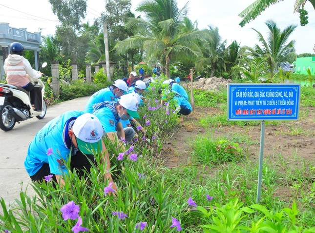 Bí thư thứ nhất Trung ương Đoàn thăm sinh viên tình nguyện Bạc Liêu và Đồng Tháp ảnh 3