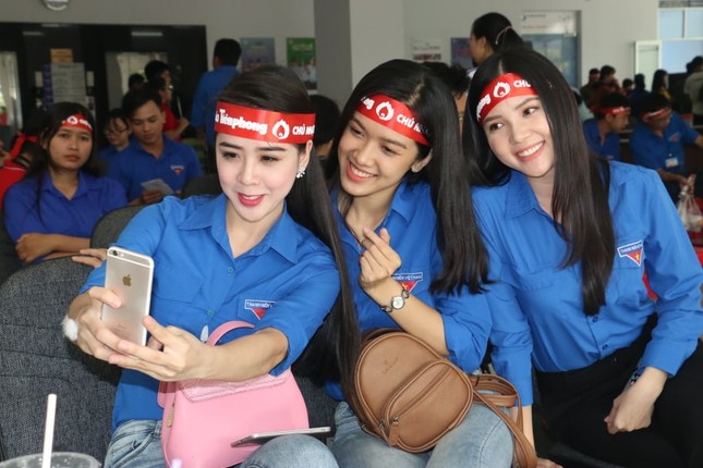 Nhiều hoa khôi, doanh nghiệp tham gia Chủ nhật Đỏ ở Cần Thơ ảnh 2