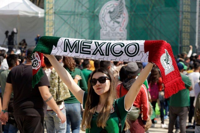 Vẻ đẹp tuyệt mỹ của các CĐV nữ Mexico tại World Cup 2022 - Ảnh 11.